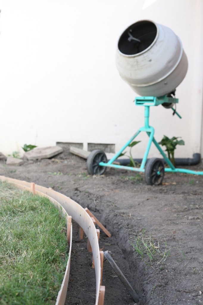 DIY curbs concrete curbing border yard lawn landscape 