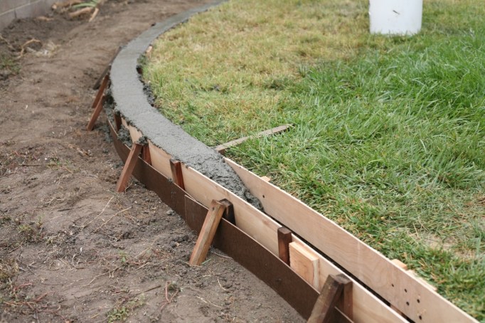 installation DIY yard curbs curbing border lawn landscape