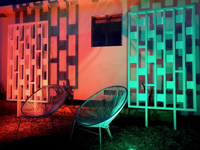 Modern Mid Century Exterior Christmas Lights – SUBURBAN POP