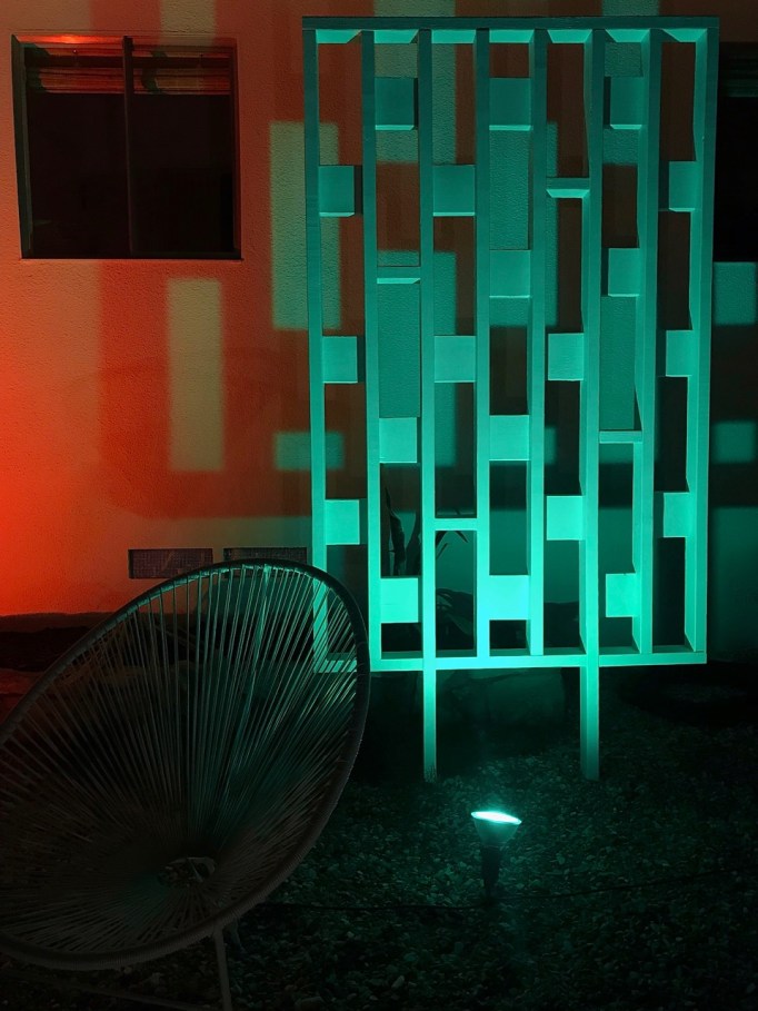 Modern Mid Century Exterior Christmas Lights – SUBURBAN POP