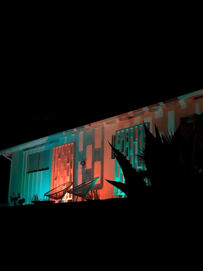Modern Mid Century Exterior Christmas Lights – SUBURBAN POP
