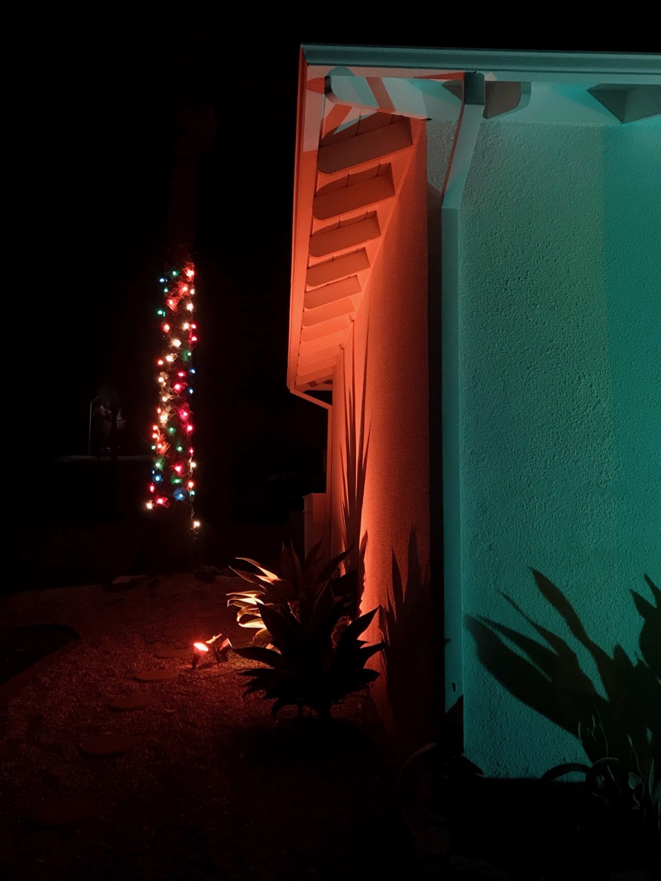 Modern Mid Century Exterior Christmas Lights – SUBURBAN POP