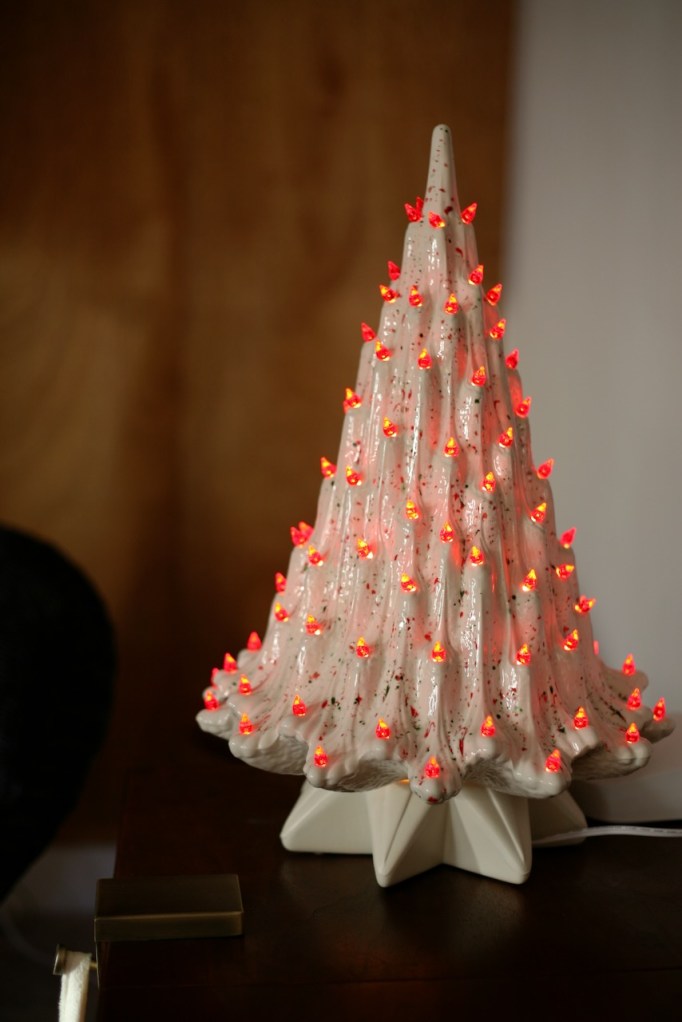 vintage mid century light up lava christmas tree atlantic mold 314